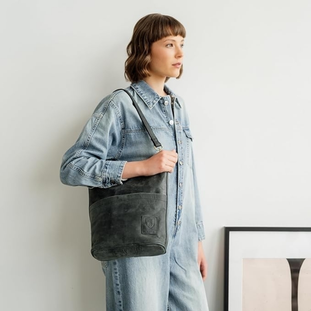 Chic Black Crossbody Bag